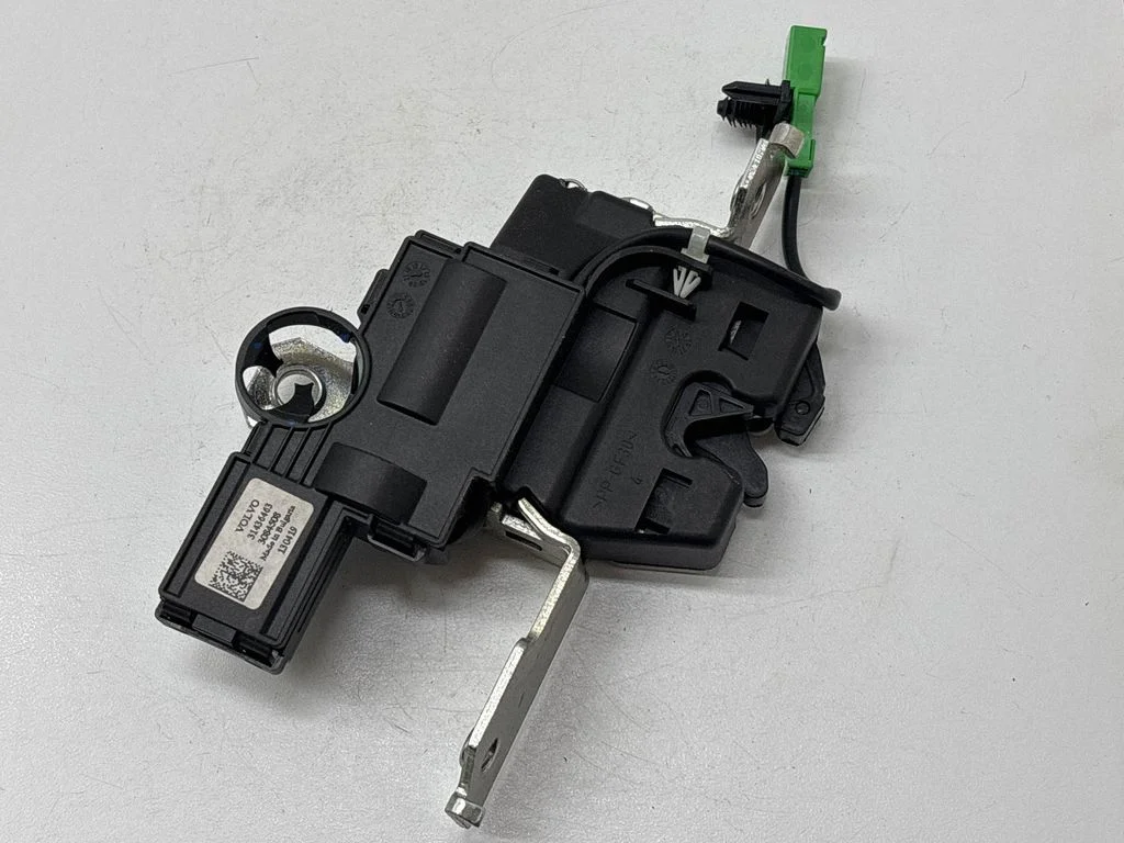 Seat back rest lock catch – Volvo S60 (2018-)