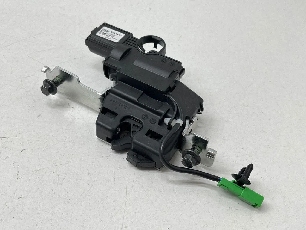 Seat back rest lock catch – Volvo S60 (2018-)