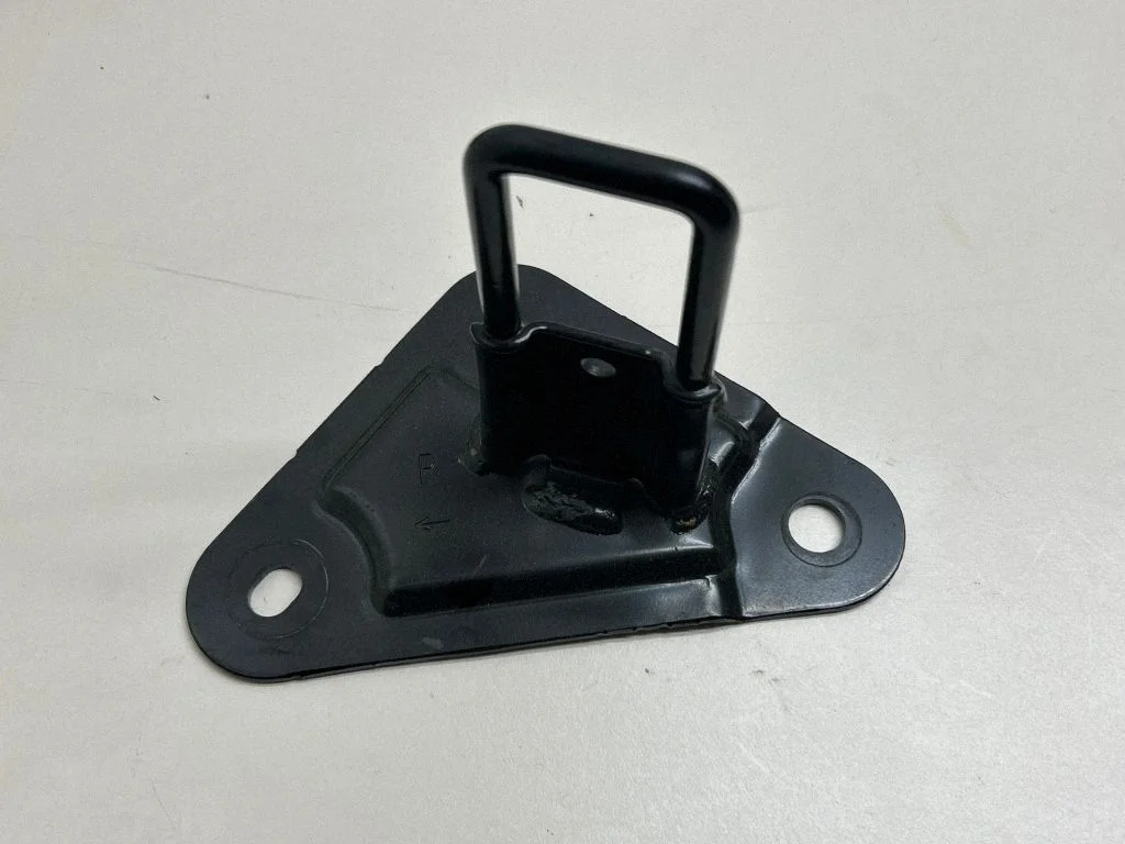 Seat back rest lock catch – rear right