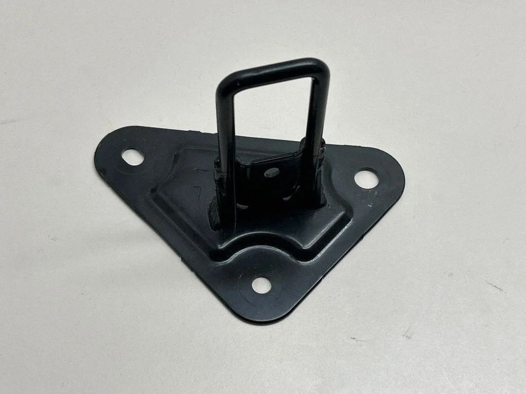 Seat back rest lock catch – rear left
