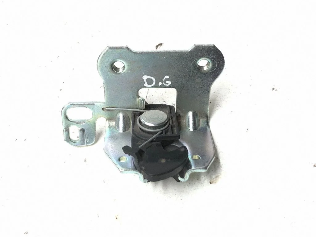 Seat back rest lock catch – Mercedes-Benz E-Class W212 (2009-2016)