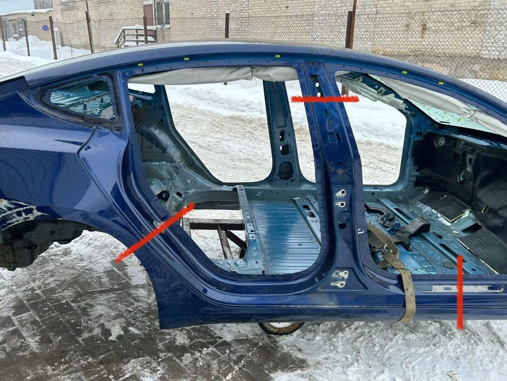 Rear sill (body part) – Tesla Model Y (2020-)