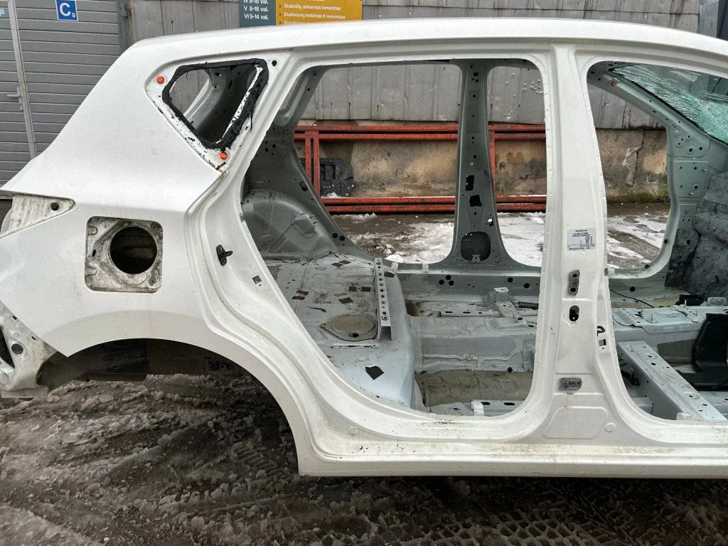 Rear sill (body part)