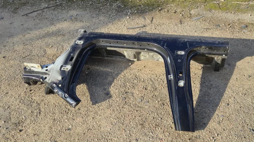 Front sill (body part) – right