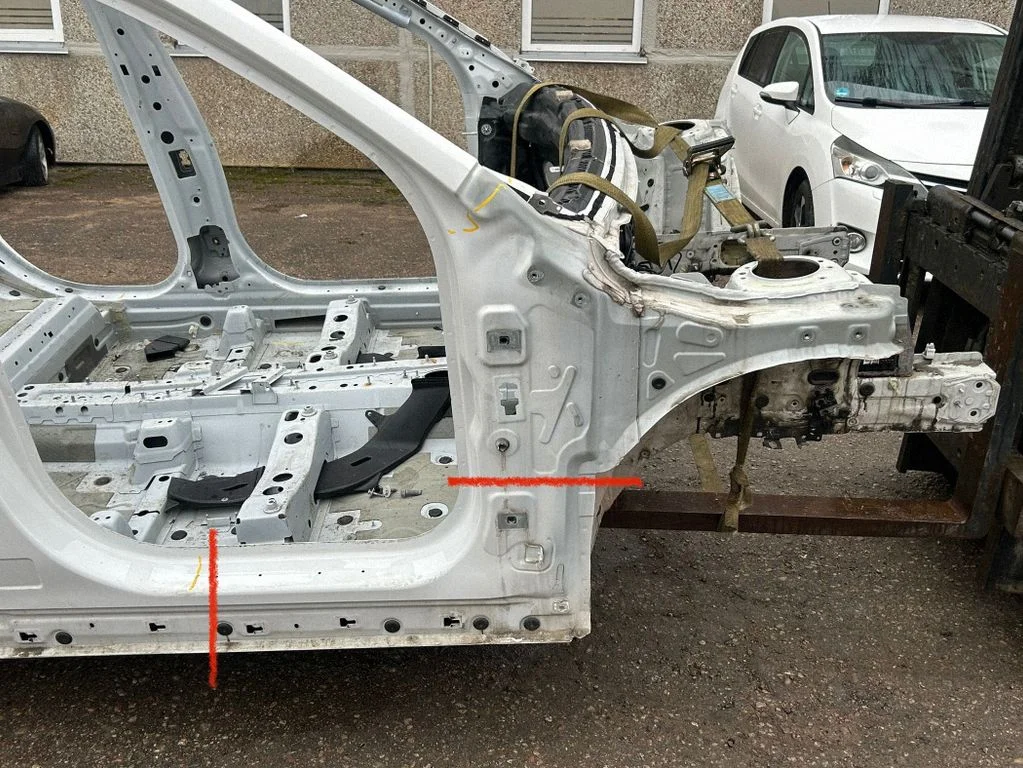 Esimene lävepakk (kereosa) – BMW X1 F48 F49 (2015-2022)