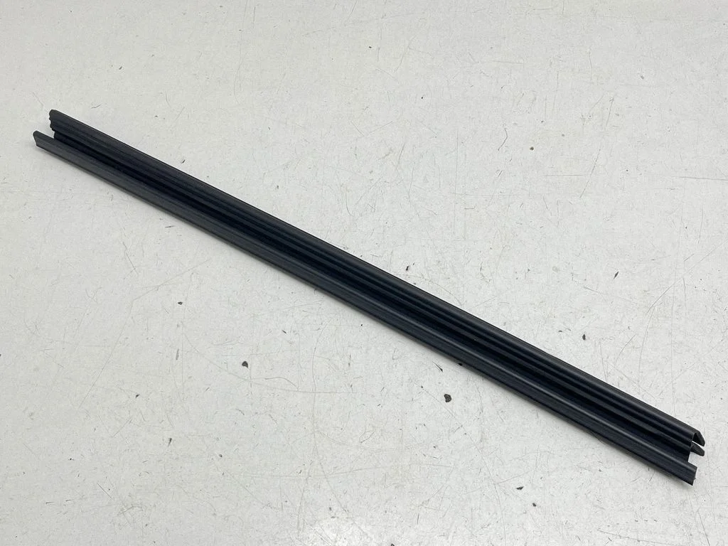Rubber seal rear door window/glass 823317997R – Renault Captur (2013-2020)
