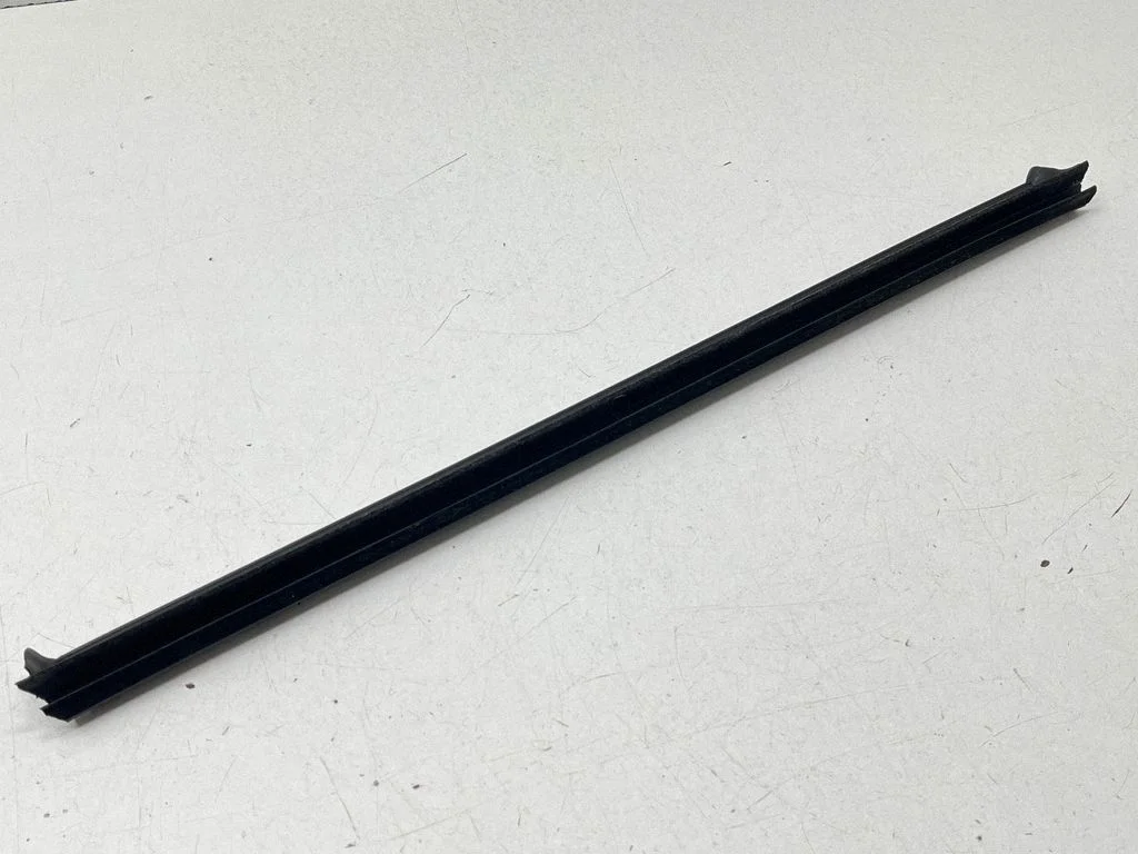 Rubber seal rear door window/glass – Volvo XC60 (2017-)
