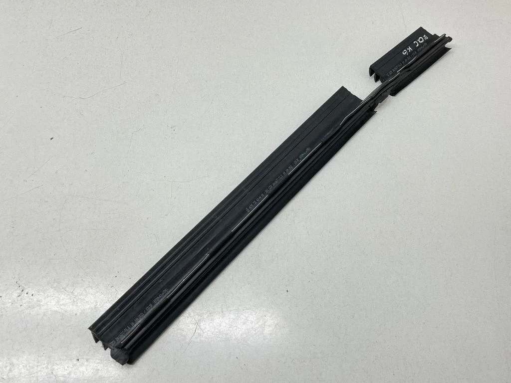 Aizmugurējā blīvgumija (pie stikla) A2937354400