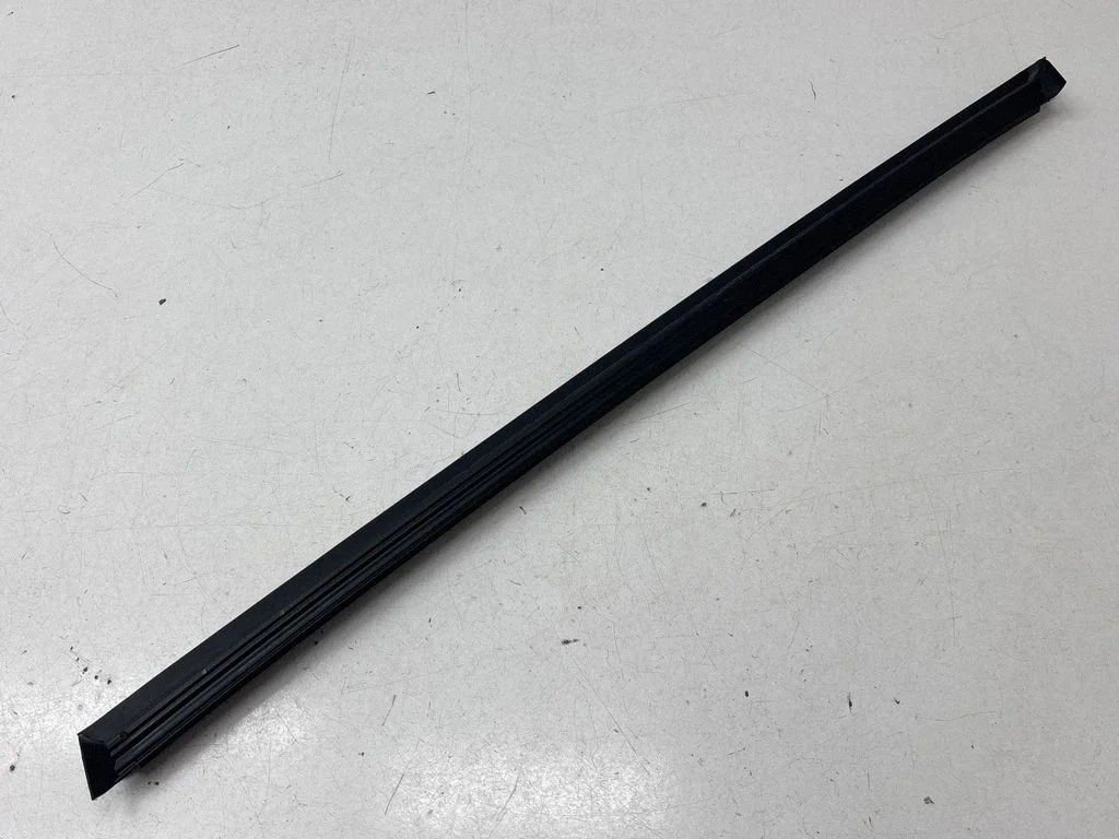 Rubber seal front door window/glass – Volvo S90, V90 (2016-)