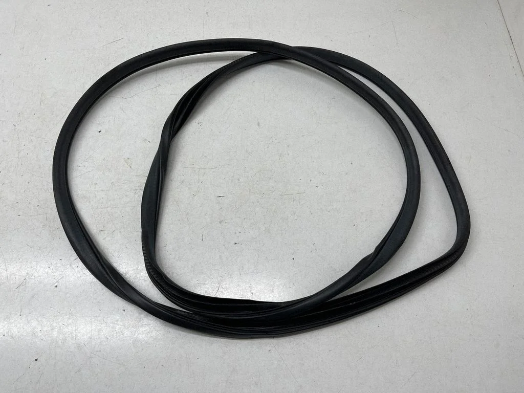Rubber seal front door (on door) – front right