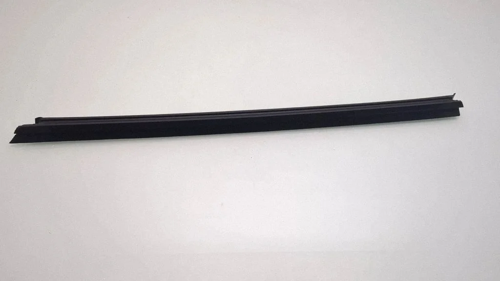 Rubber seal front door window/glass – Volvo S90, V90 (2016-)