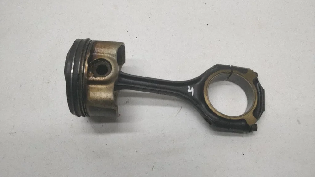 Piston with connecting rod