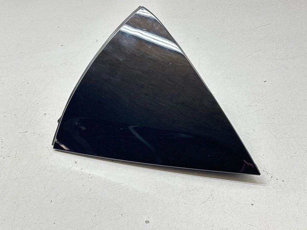 Tailgate trim – Chrysler Pacifica (2017-)