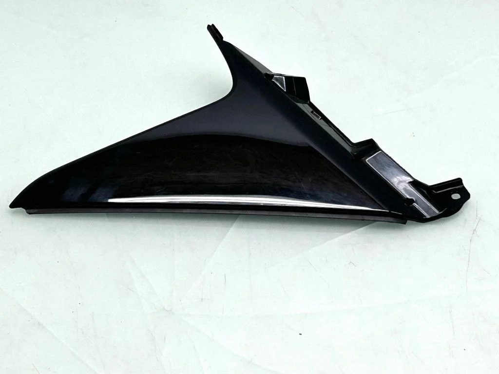 Aizmugurējā vāka apdare 768070D010