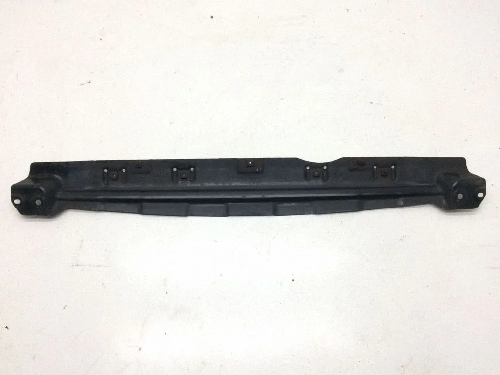 Radiaatori tugipaneeli alaosa – Volkswagen Touareg I (2002-2010)
