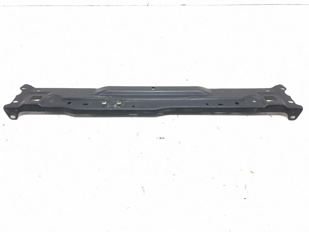 Radiatoru paneļa augšējā daļa A2046200072