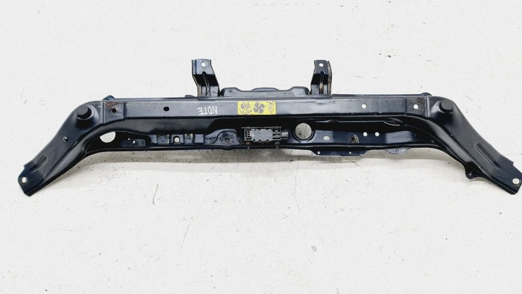 Radiaatori tugipaneeli ülaosa – Nissan Note (E11) (2006-2014)