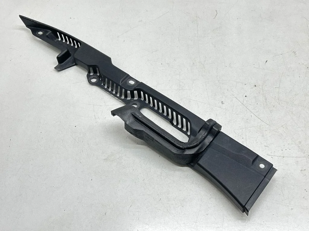 Fender trim (molding) – Volvo S90, V90 (2016-)