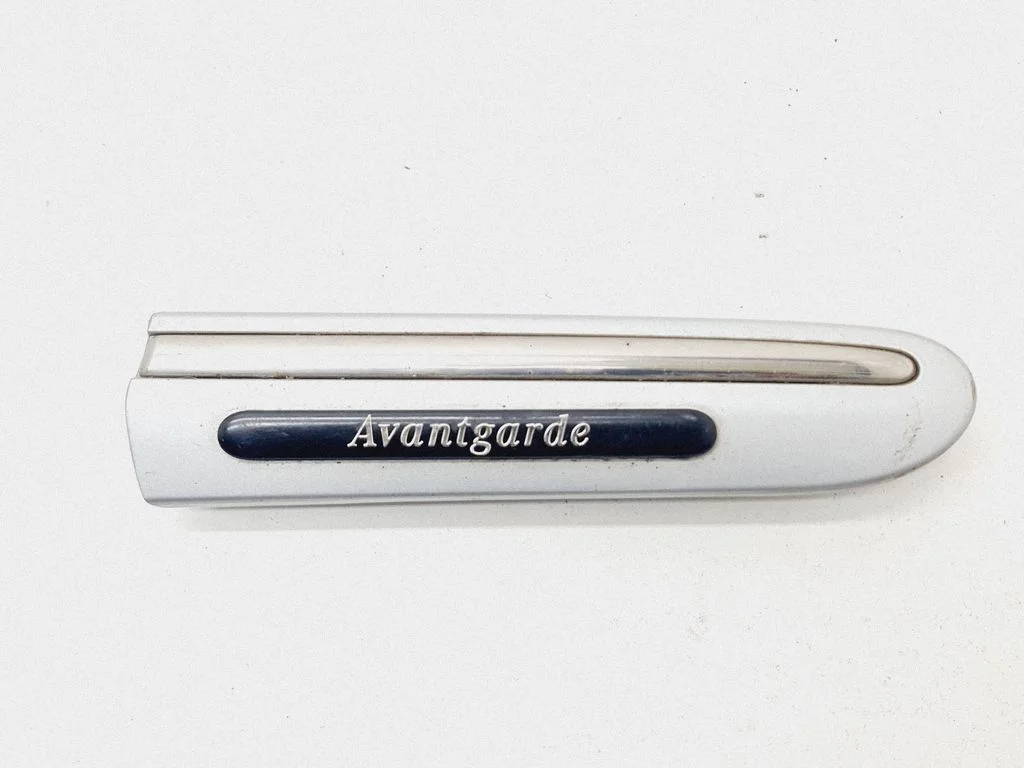 Fender trim (molding) – Mercedes-Benz C-Class W203 (2000-2007)