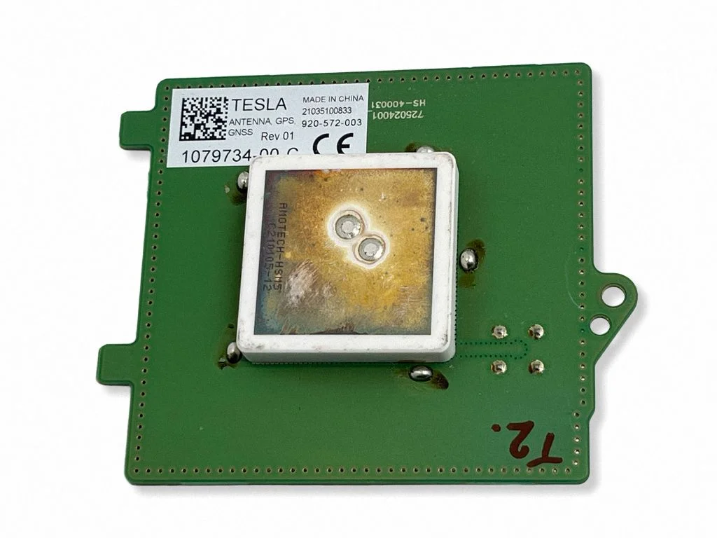 Antena (GPS antena) – Tesla Model Y (2020-)