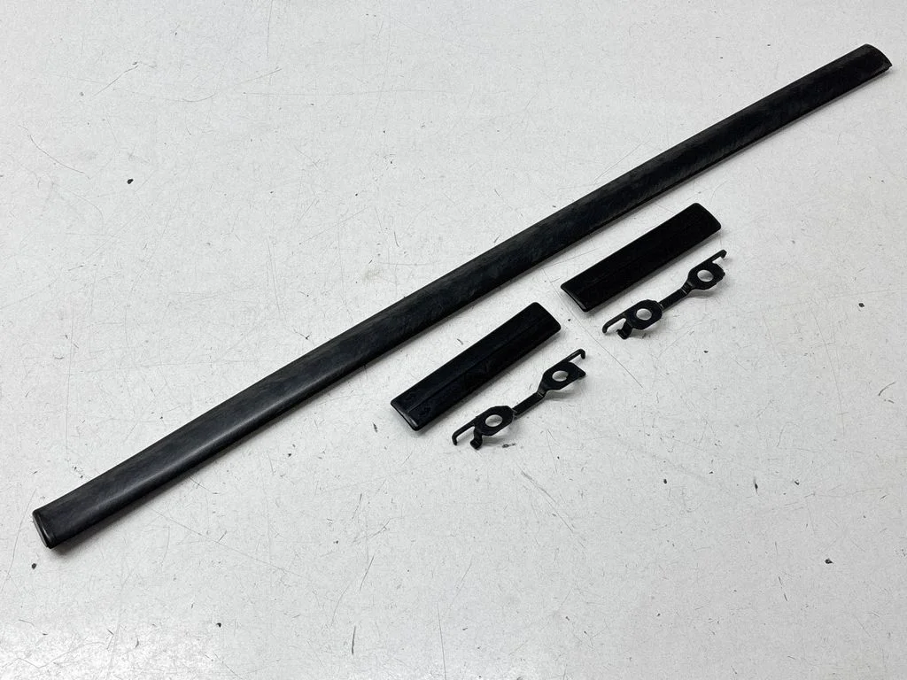 Katuse liist „molding" – vasak