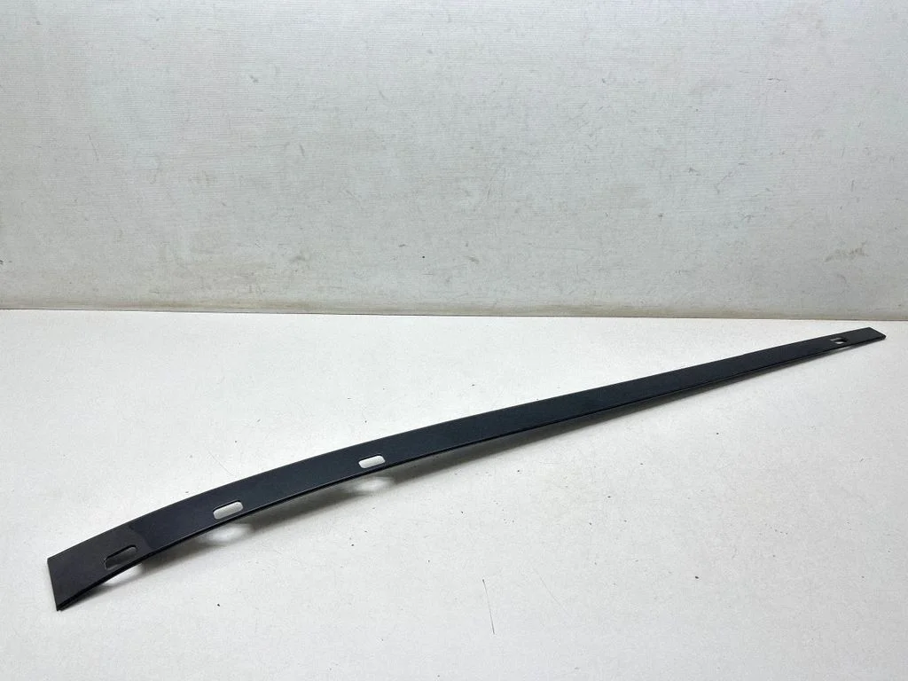 Katuse liist „molding" – vasak