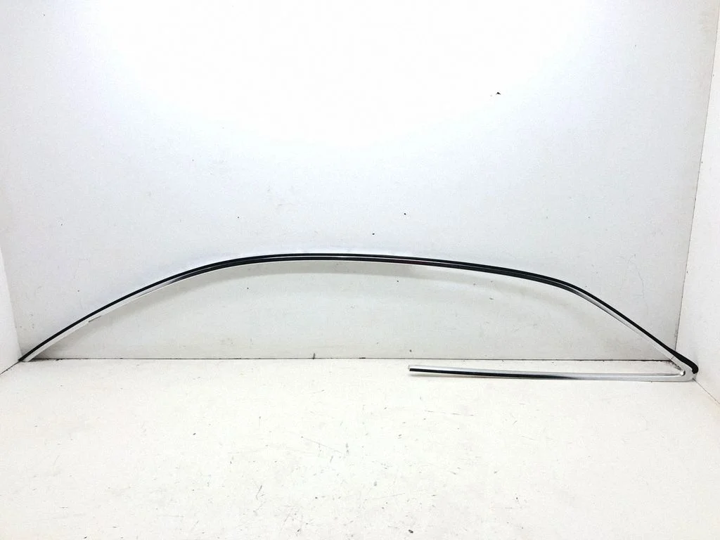 Katuse liist „molding" 8T0853703F