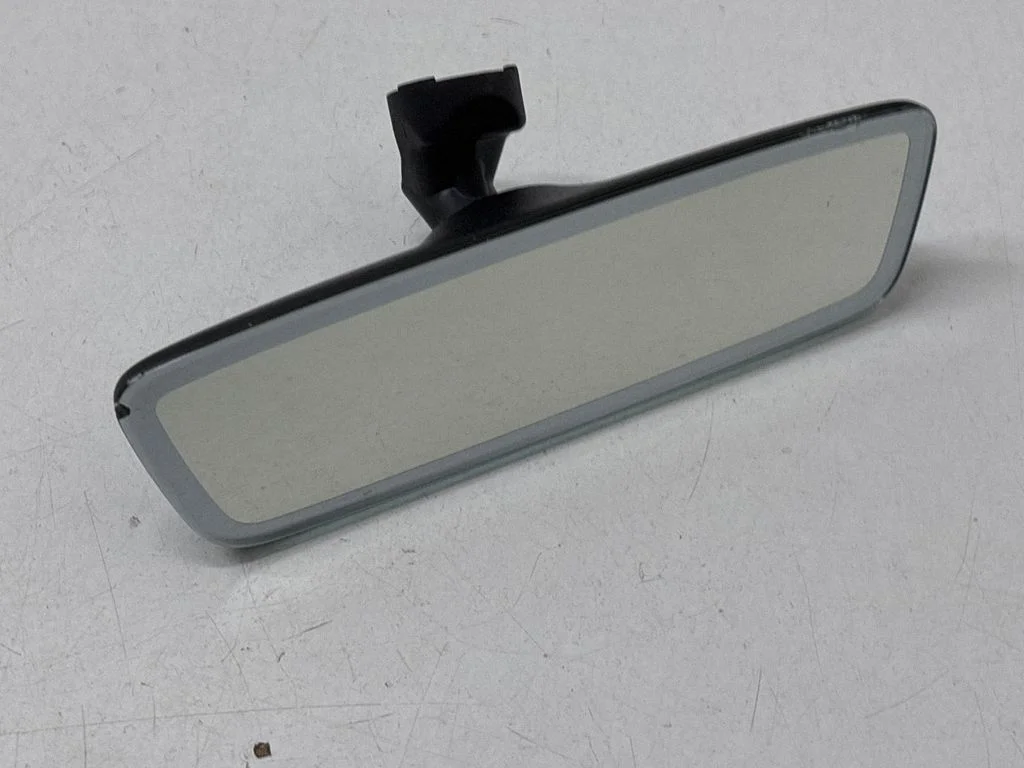 Atpakaļskata spogulis (salonā) – Tesla Model Y (2020-)