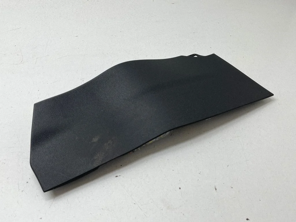 Cita centrālās konsoles (tuneļa) detaļa 689306158R