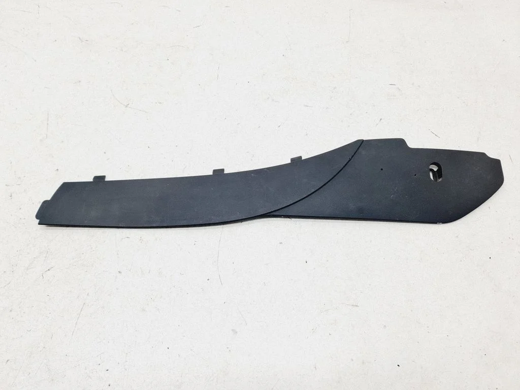 Cita centrālās konsoles (tuneļa) detaļa – Volkswagen Passat B6 (2005-2010)
