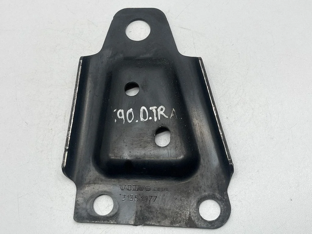 Muu esivedrustuse osa – Volvo S90, V90 (2016-)