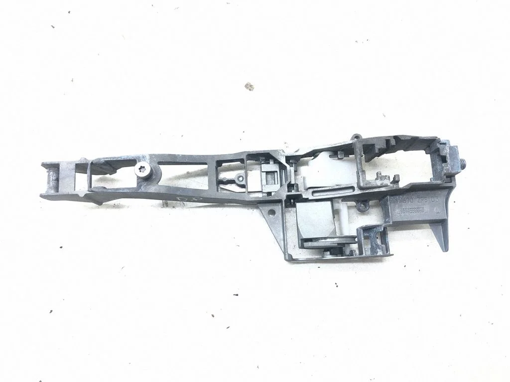 Priekšējā ārējā atvēršanas roktura turētājs/ kronšteins – Citroen C3 (2010-2016)