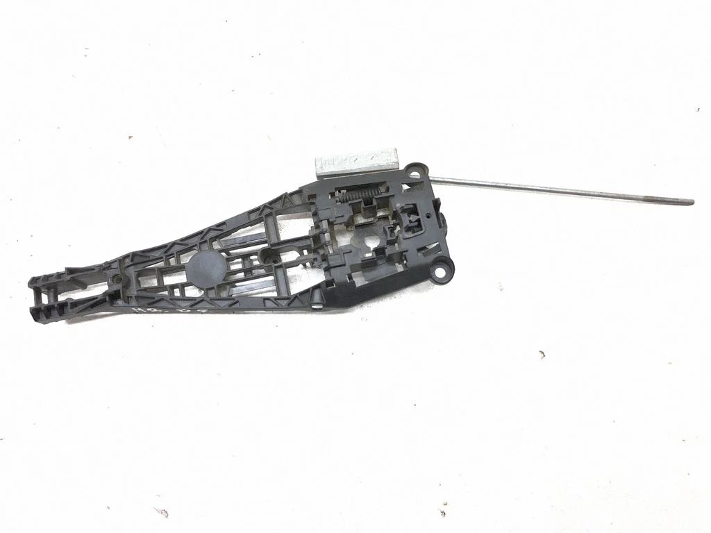 Rear door exterior handle/bracket 13271979
