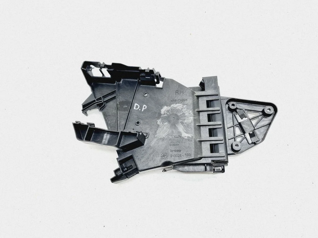 Wspornik klamki zewnętrznej drzwi przednich – Volvo S60 (2011-2013)