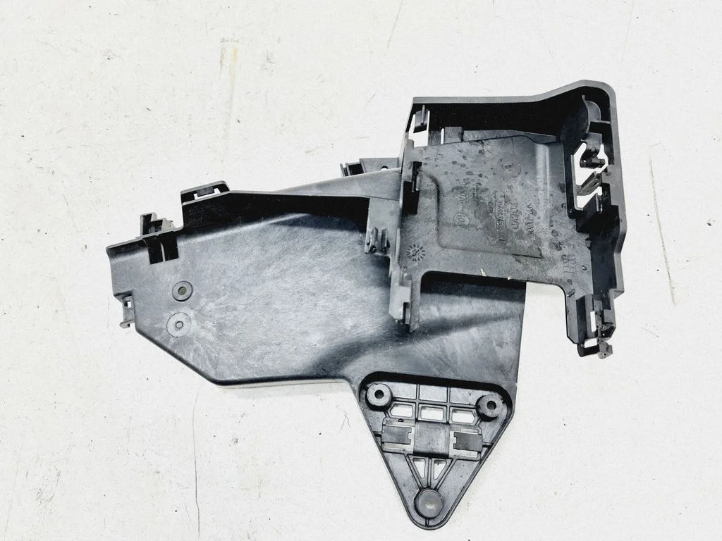 Wspornik klamki zewnętrznej drzwi przednich – Volvo S60 (2011-2013)