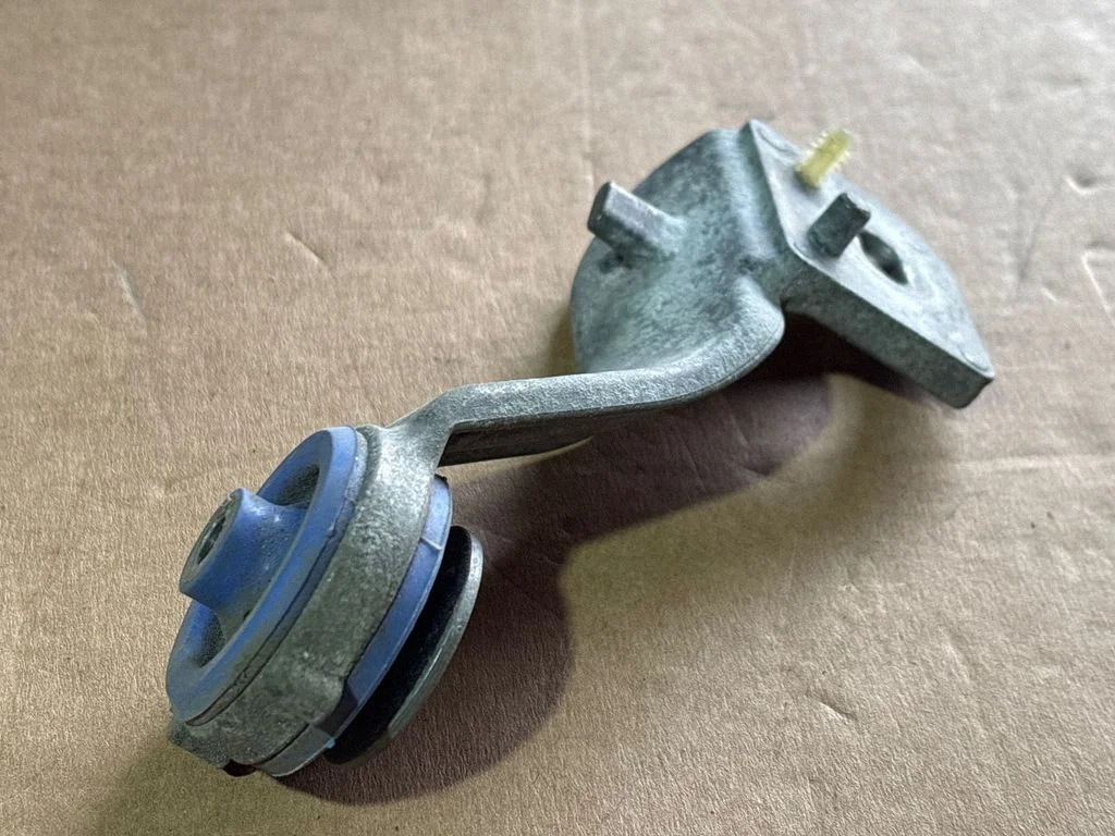 Radiator mount bracket 0816L4E096