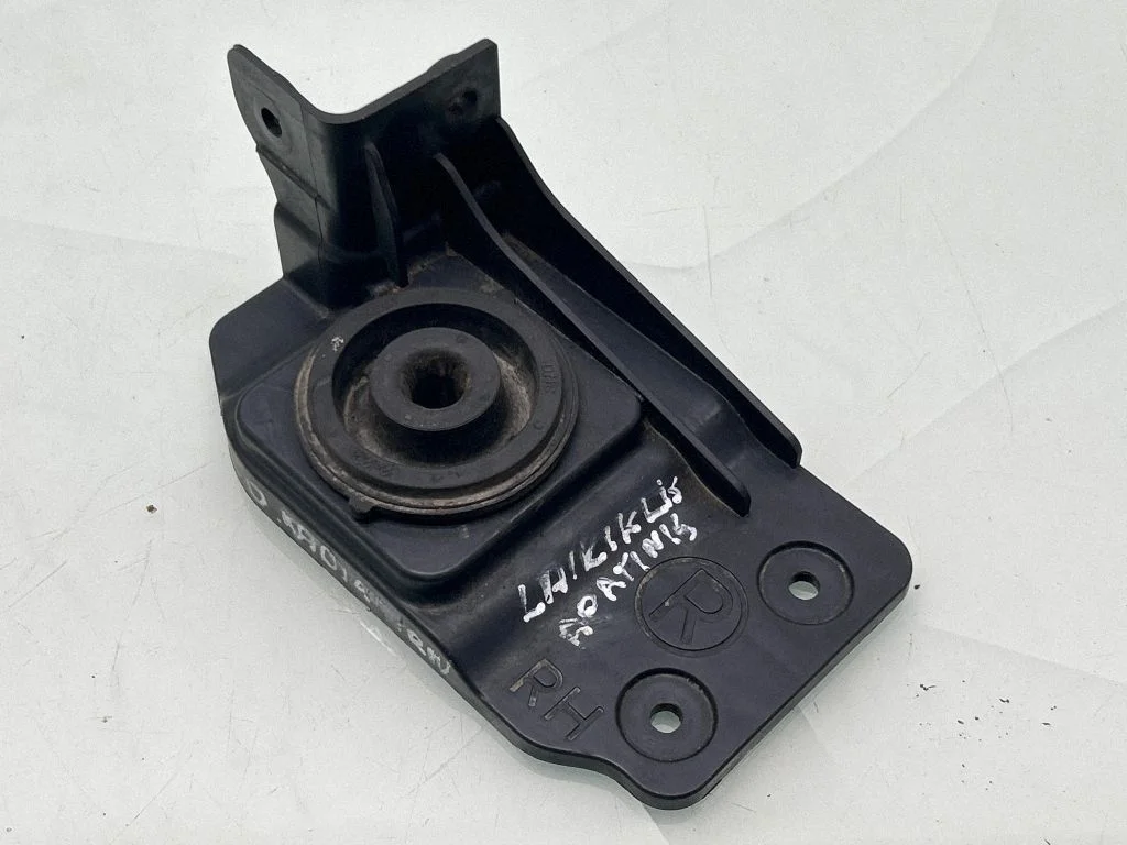 Radiaatori kinnitusklamber 64146C5000