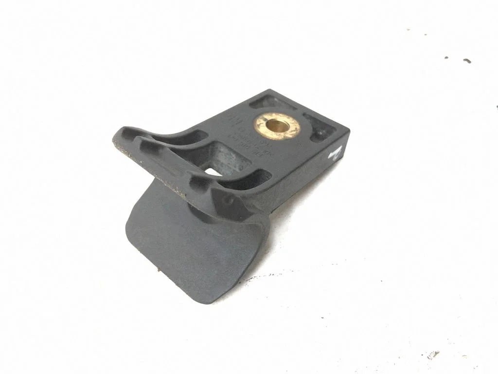 Radiaatori kinnitusklamber – Opel Meriva B (2010-2016)