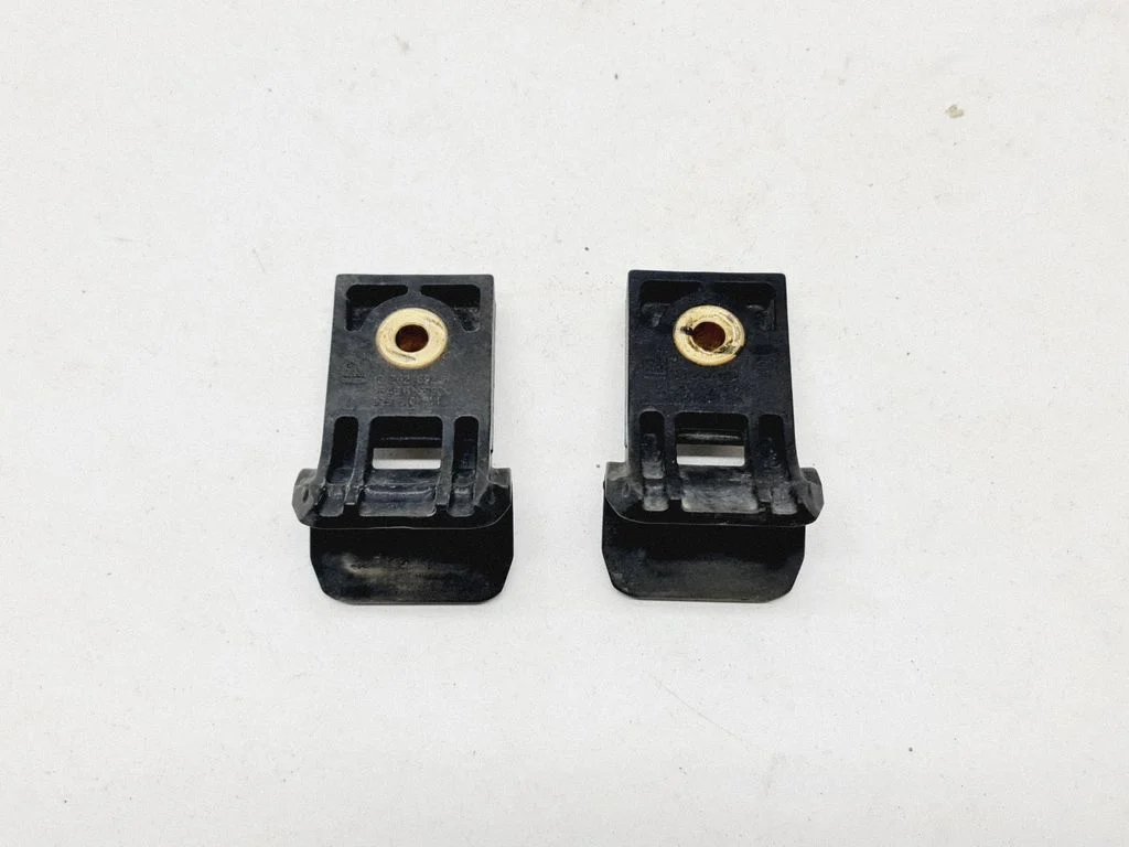 Radiator mount bracket 13262692