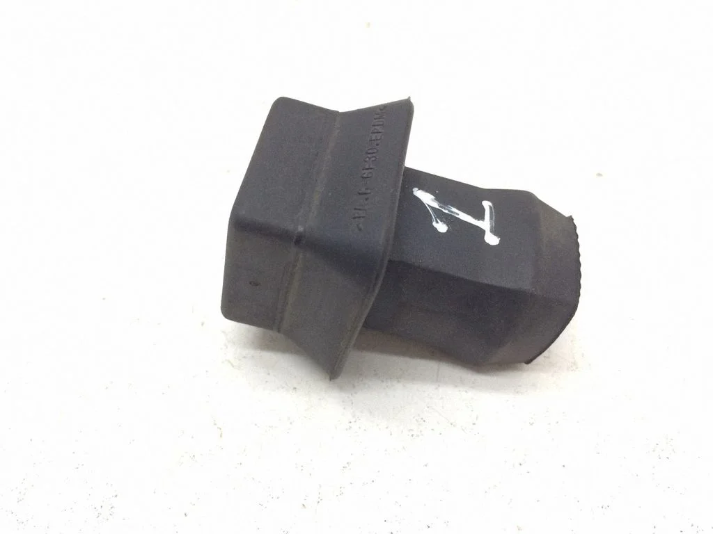 Radiator mount bracket – Volkswagen Touareg I (2002-2010)