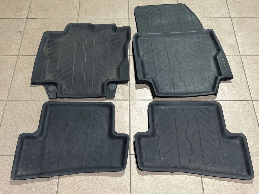 Car floor mat set 8201403696 – Renault Captur (2013-2020)