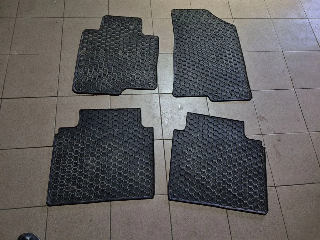Põrandamattide komplekt D4131ADE00