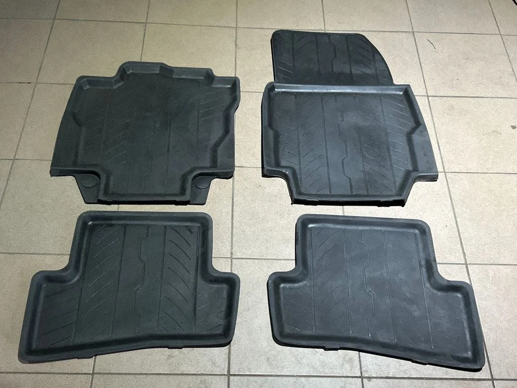 Car floor mat set 8201403696 – Renault Captur (2013-2020)