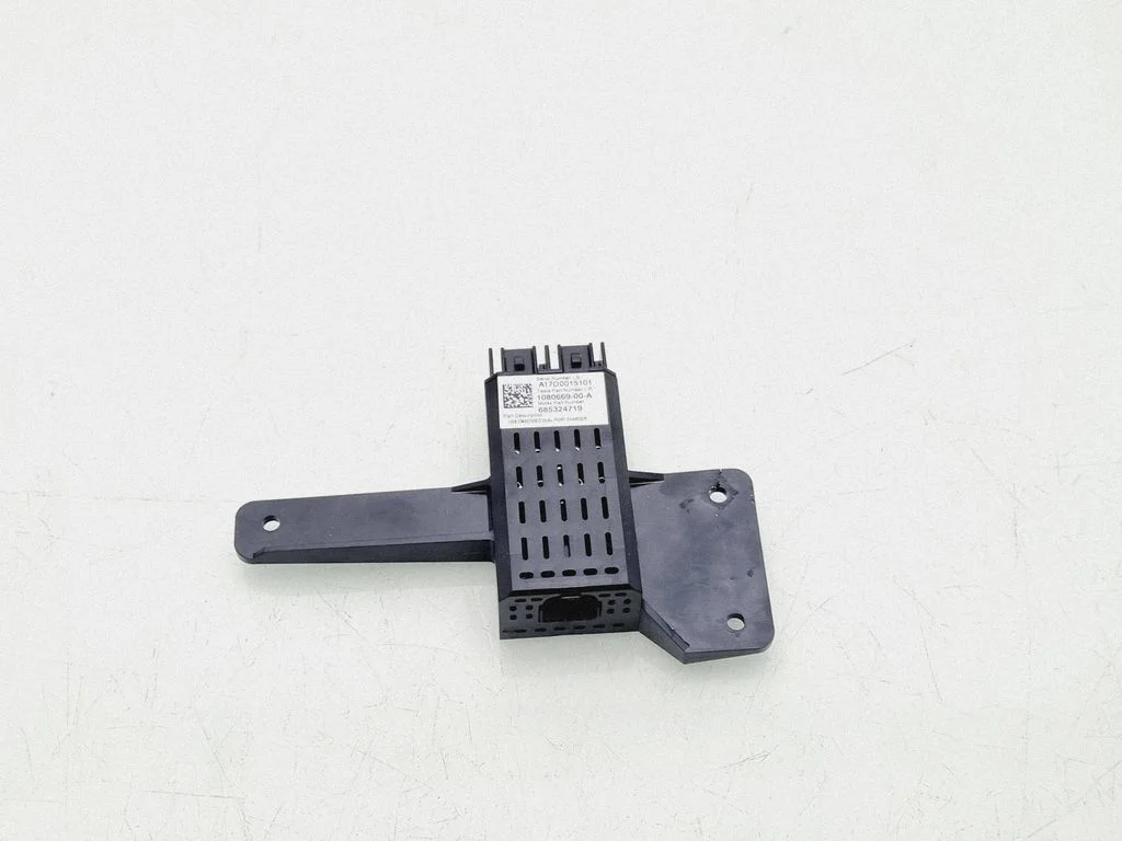 USB-pesa – Tesla Model S (2012-)