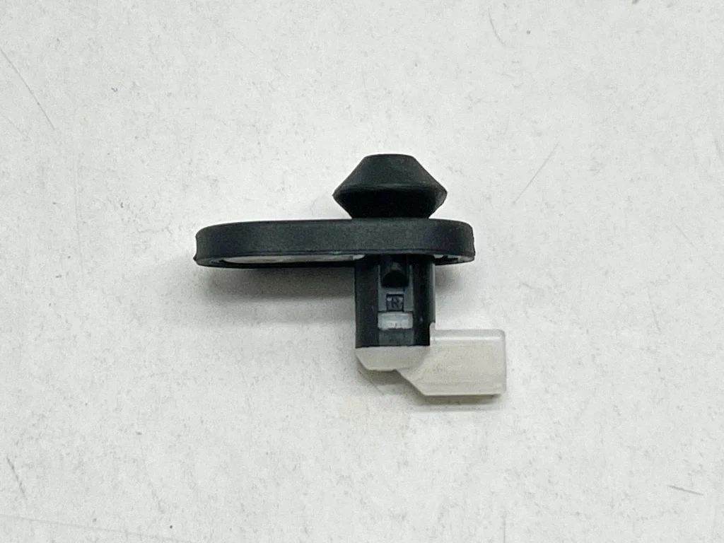 Tagaukse avamise/ sulgemise andur – tagumine