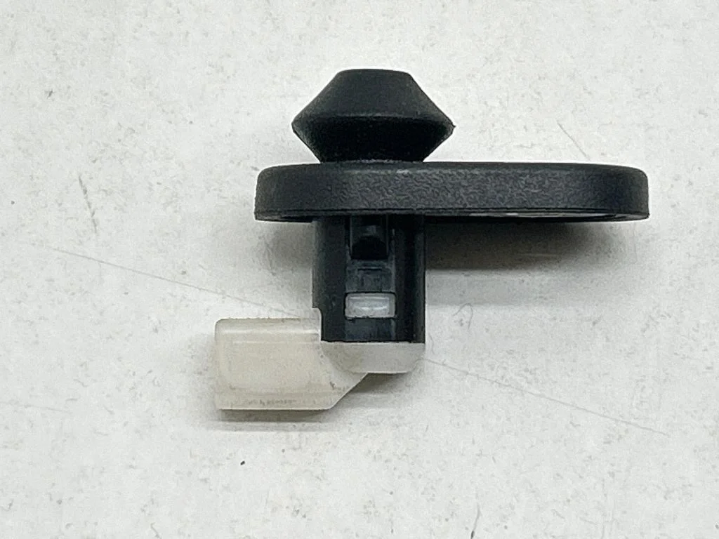 Tagaukse avamise/ sulgemise andur – tagumine