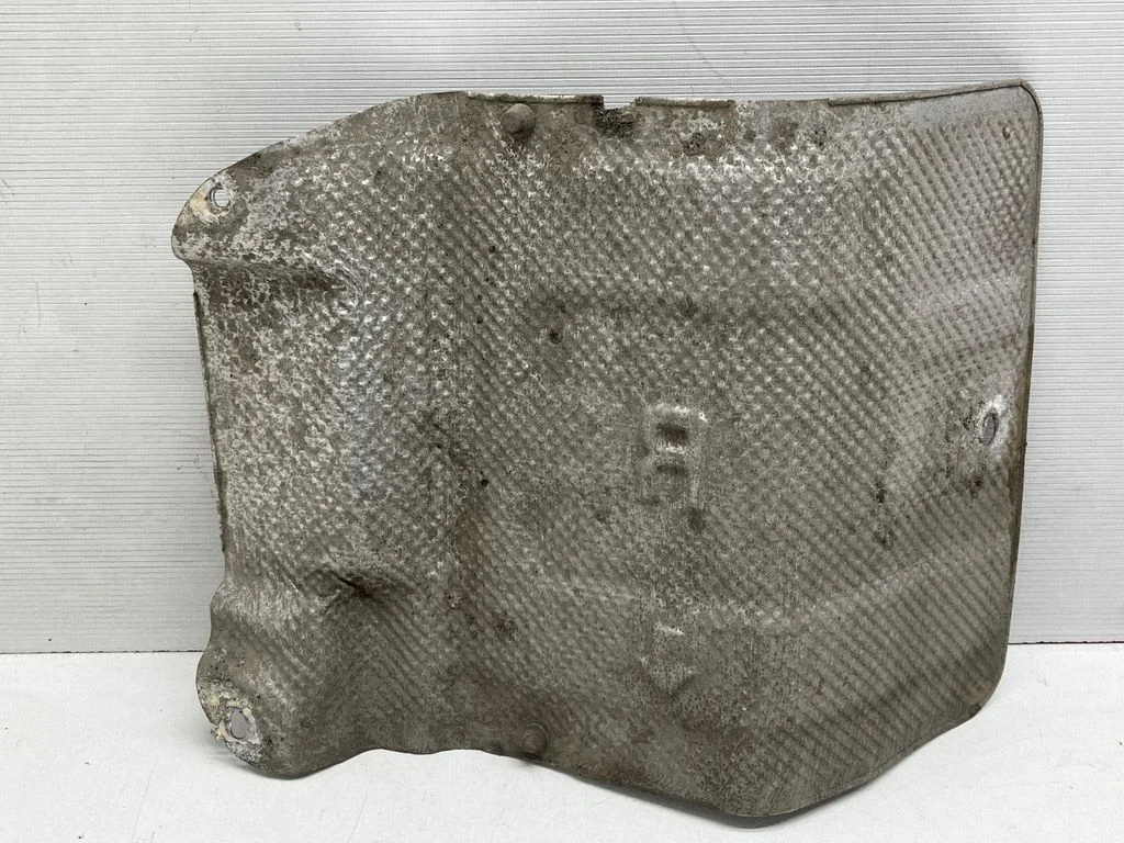 Heat shield in engine bay – rear right