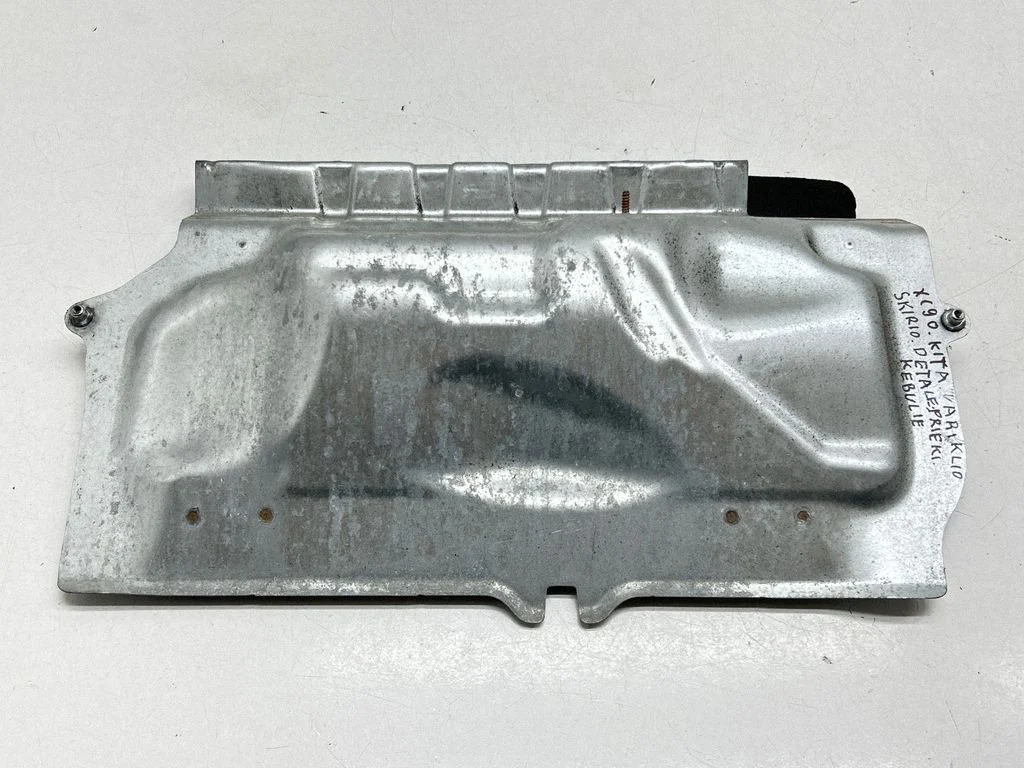 Heat shield in engine bay – Volvo XC90 (2014-)