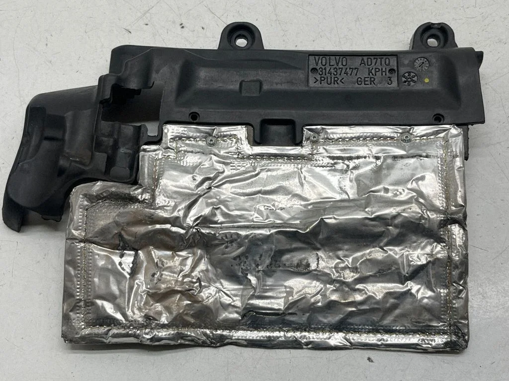 Heat shield in engine bay – Volvo S90, V90 (2016-)