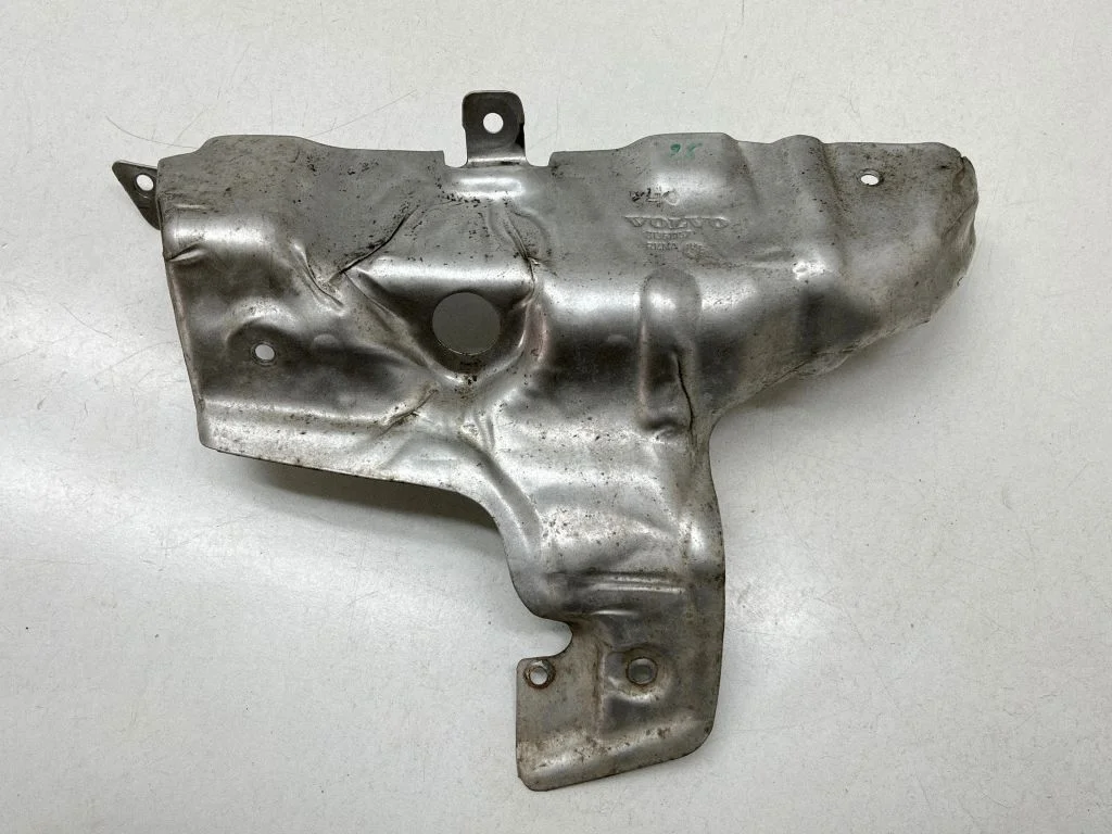 Heat shield in engine bay – Volvo V40 (2012-2019)